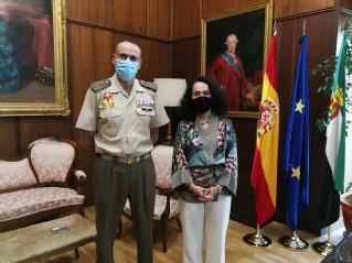 La presidenta del TSJ Extremadura recibe la visita institucional del coronel jefe del Cefot 